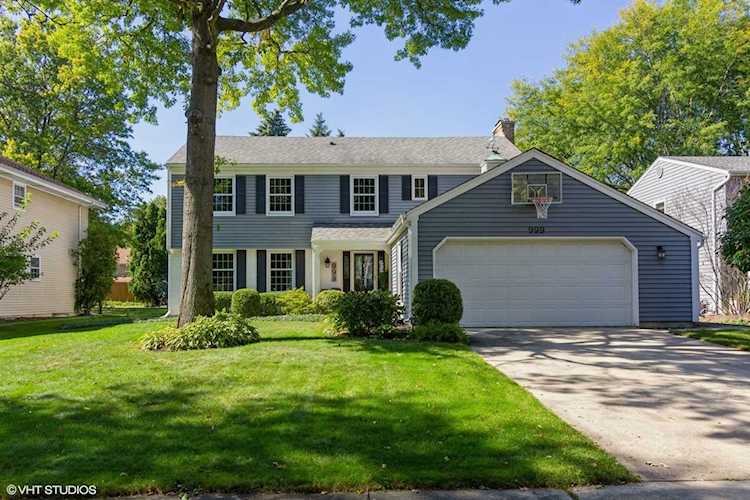 999 Creekside Circle Naperville, IL 60563