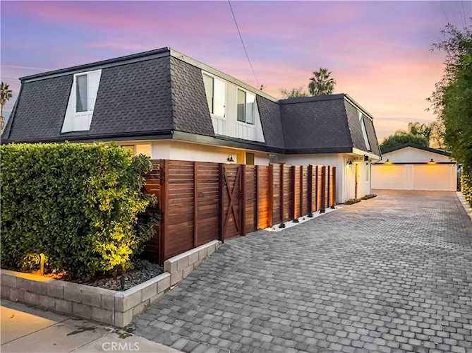 305 Santa Isabel Ave Costa Mesa, CA 92627