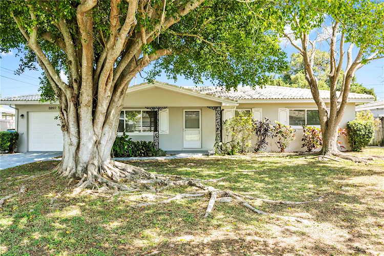8897 108th Ln N Seminole, FL 33772