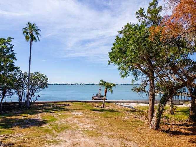 1490 Hillview Dr Sarasota, FL 34239