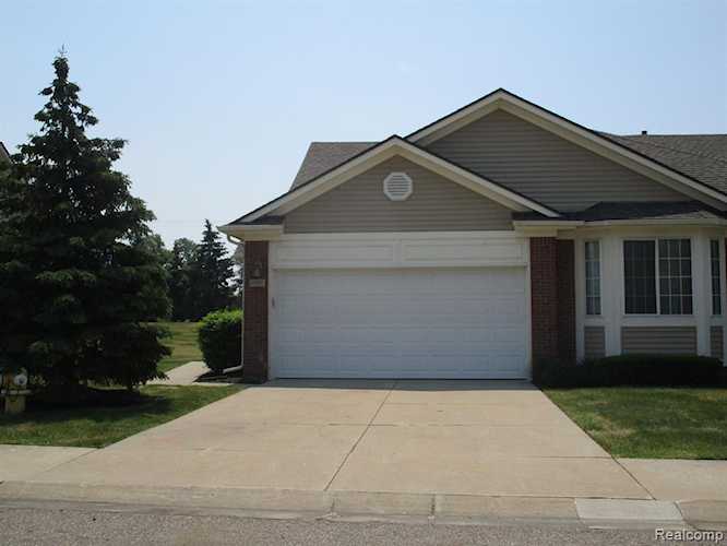 26060 Mariners Chesterfield, MI 48051