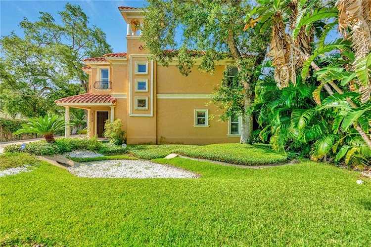 2708 W Price Ave Tampa, FL 33611