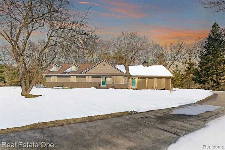 940 W Predmore Oakland, MI 48363