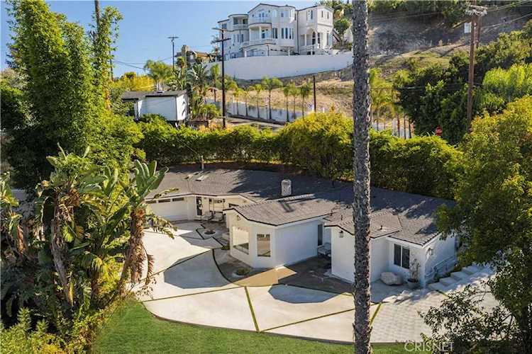 15117 Rayneta Dr Sherman Oaks, CA 91403