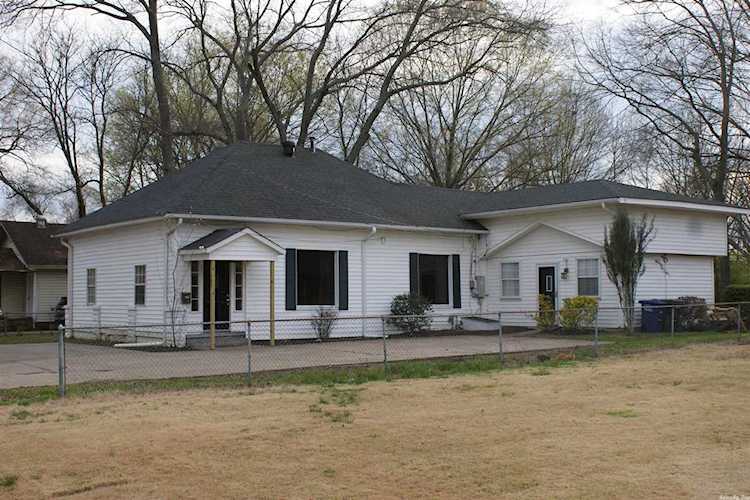 127 Locust Ave Conway, AR 72034