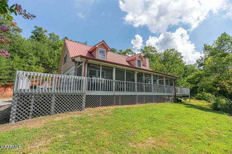 719 E E Millers Cove Rd Walland, TN 37886