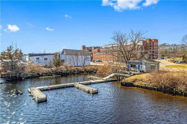 1 River Road Stonington, CT 06379