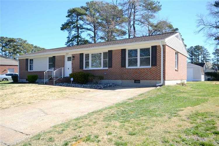 1217 Lakeview Dr Portsmouth, VA 23701