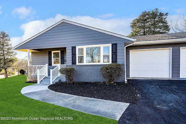 28 Gardenia Way Toms River, NJ 08755