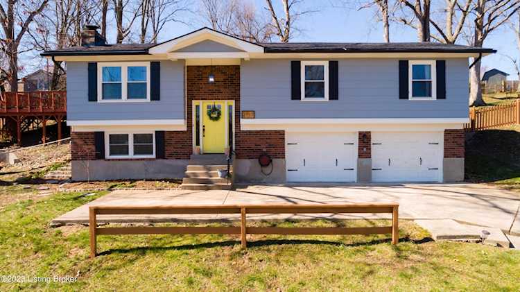 2717 Windsor Forest Dr Louisville, KY 40272 | MLS 1632466 Photo 1