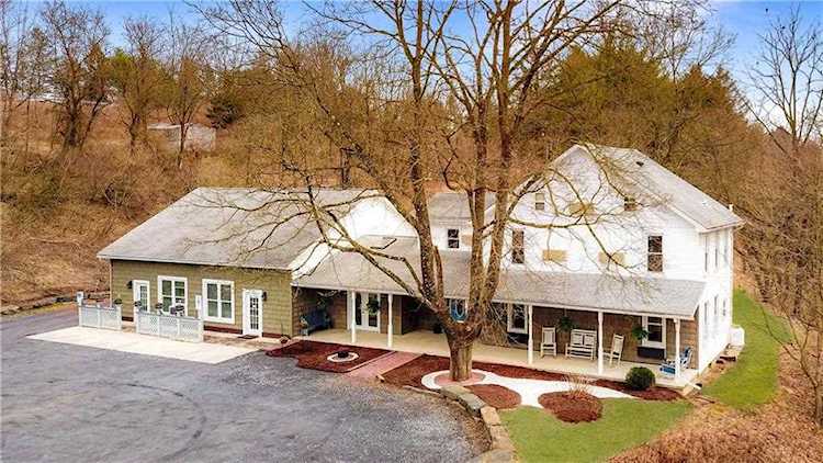 2307 Cove Rd Fogelsville, PA 18051