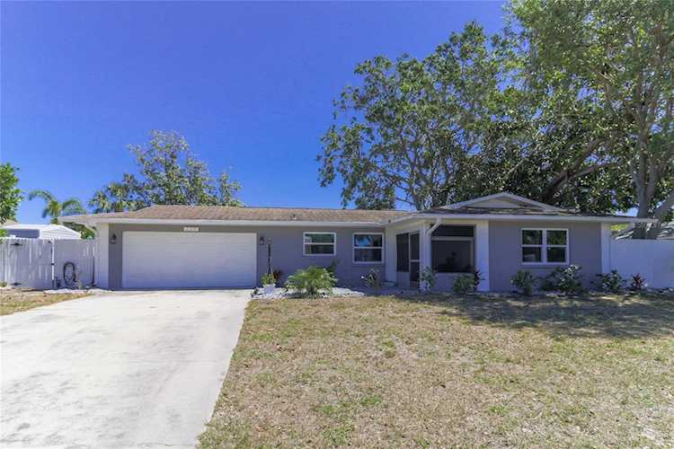 2219 43rd St W Bradenton, FL 34209
