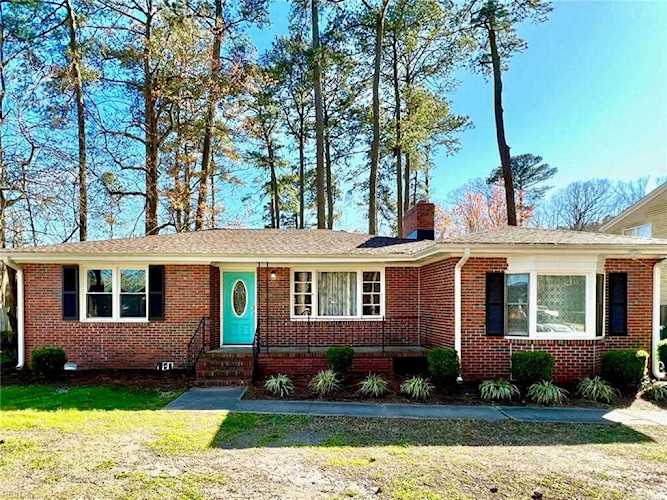4073 Maple Dr Chesapeake, VA 23321