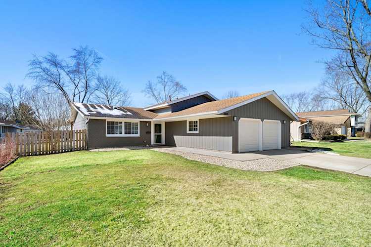 1835 Cannon Ct Schaumburg, IL 60193