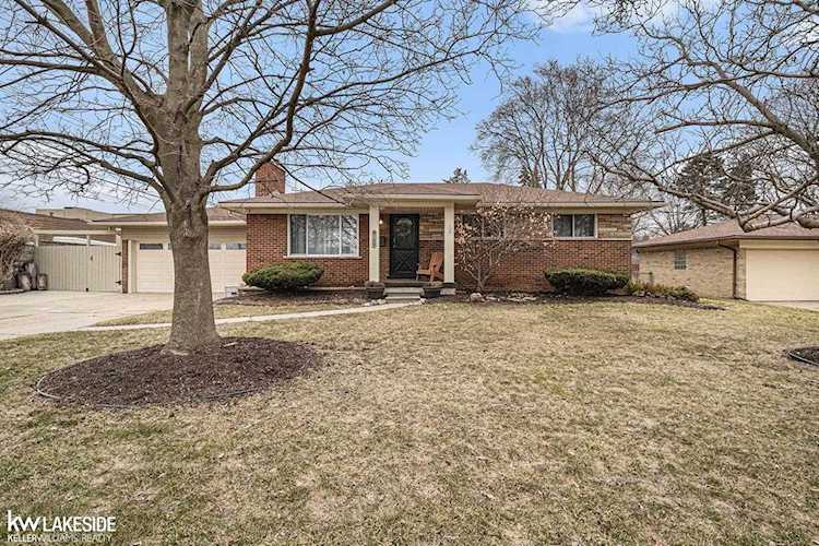 8109 Gerhardt St Shelby Twp, MI 48317