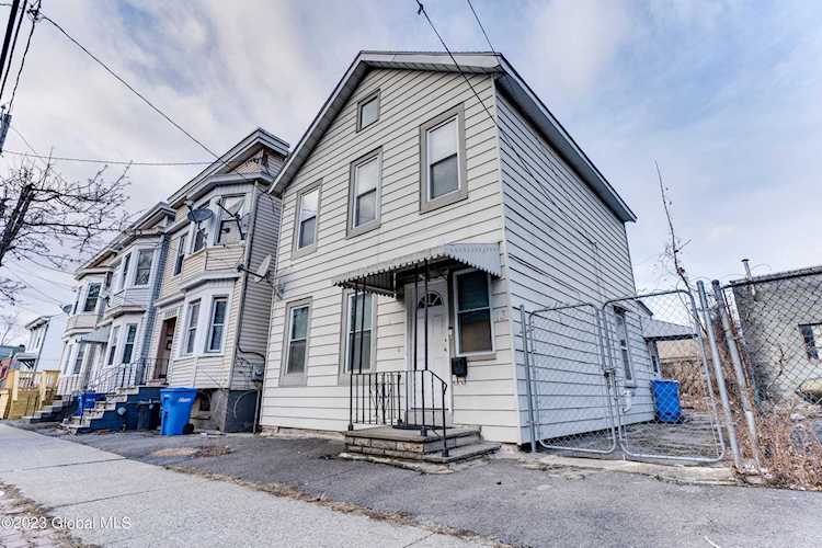 13 Benson St Albany, NY 12206
