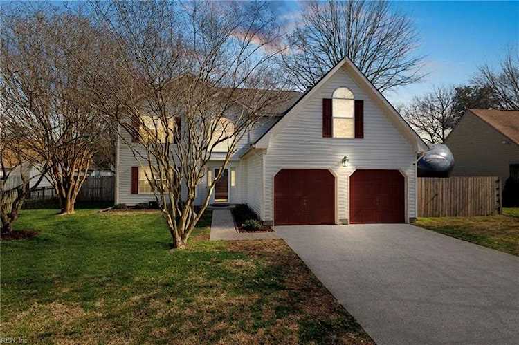 1801 Emerald Sea Dr Chesapeake, VA 23323