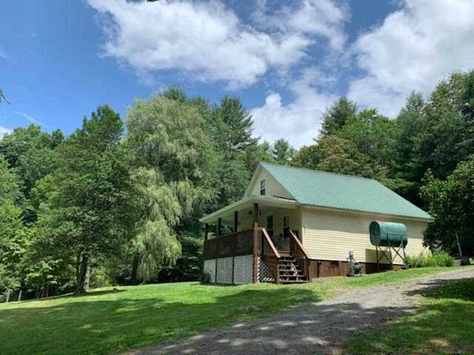 1224 NW Quesenberry Willis, VA 24380