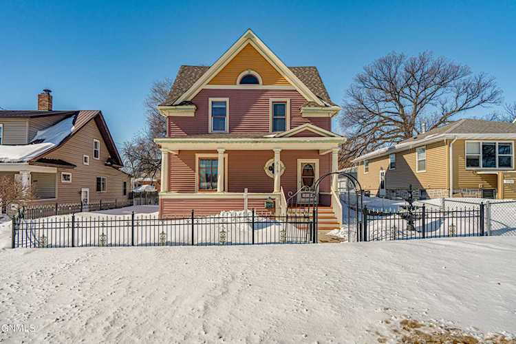 614 8th St Bismarck, ND 58501