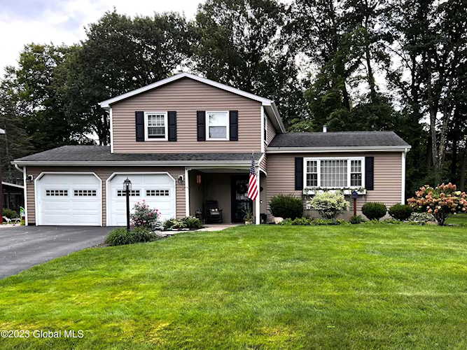 49 Wilshire Dr Albany, NY 12205