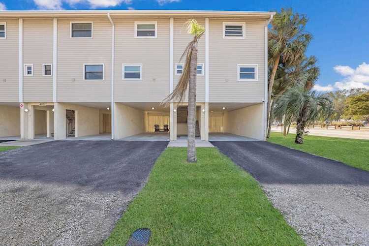 4001 Gulf Dr #102 Holmes Beach, FL 34217
