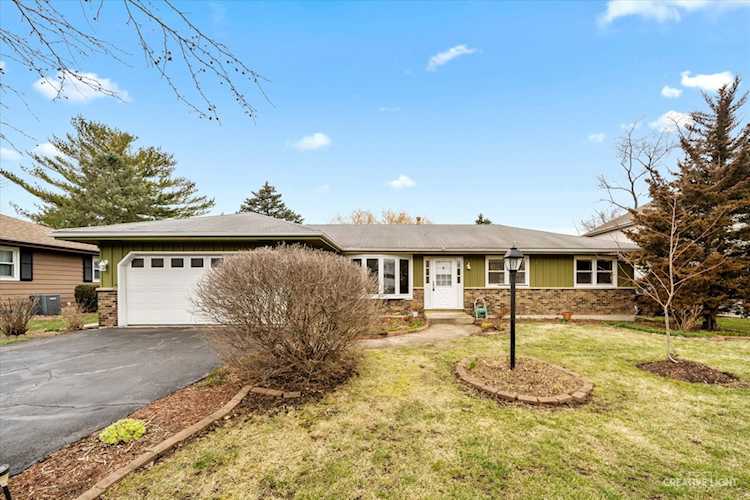 1031 Johnston Dr Aurora, IL 60506