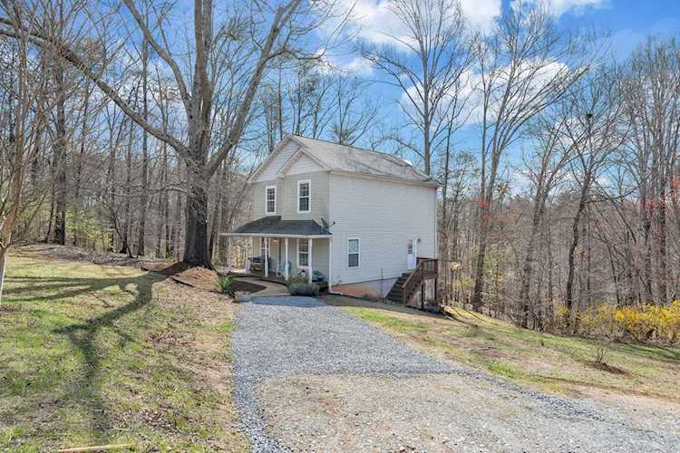 1228 Kaseys Lakeview Moneta, VA 24121