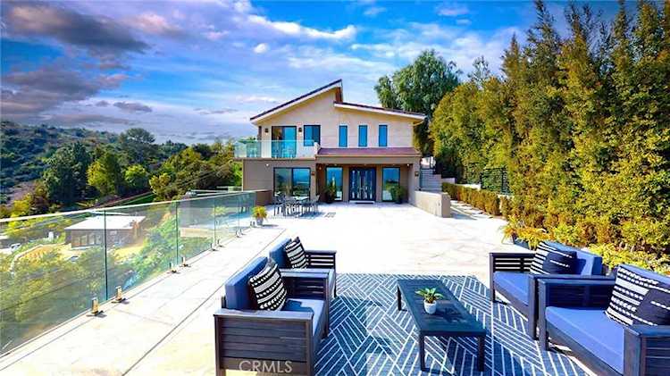 12480 Viewcrest Rd Studio City, CA 91604