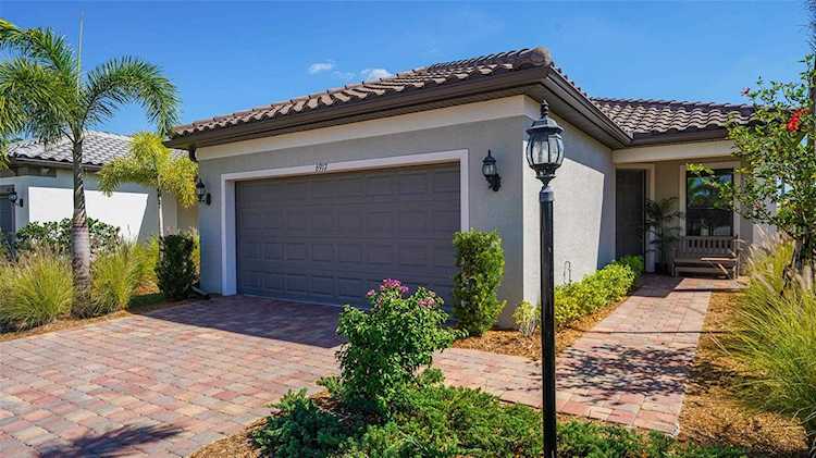 6917 Hanover Ct Bradenton, FL 34202