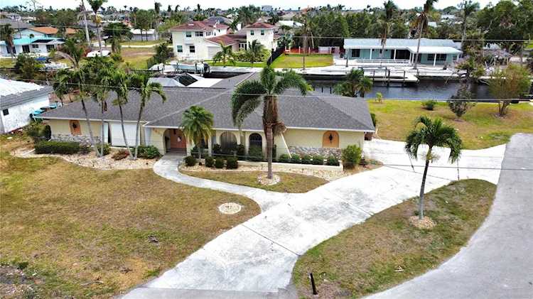 5633 De Soto Ct Cape Coral, FL 33904