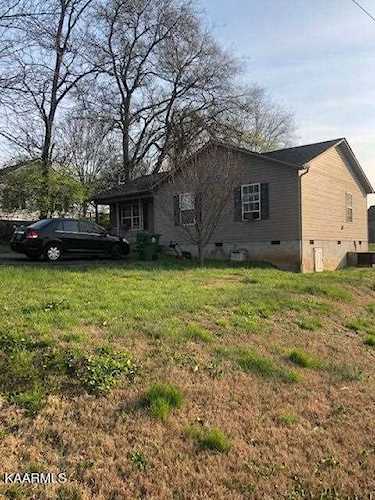 1115 Fielding Dr Maryville, TN 37804