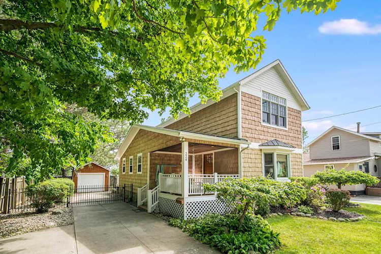 224 Oak St South Haven, MI 49090 | MLS 22031429 Photo 1