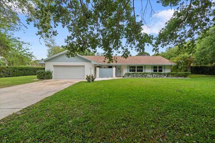 8314 SE Woodmere Street Hobe Sound, FL 33455