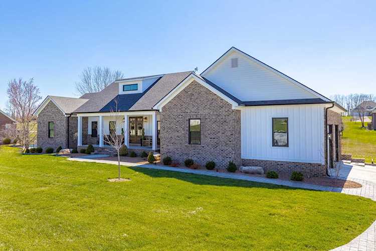 206 Lee Oak Circle Harrodsburg, KY 40330