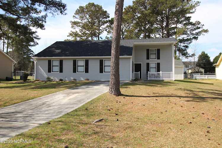 105 Pine Needle Drive Hubert, NC 28539
