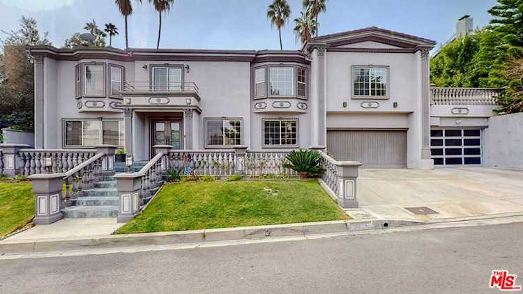 11372 Dona Teresa Dr Studio City, CA 91604