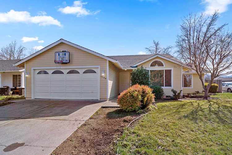 1199 Ginger Way Medford, OR 97501