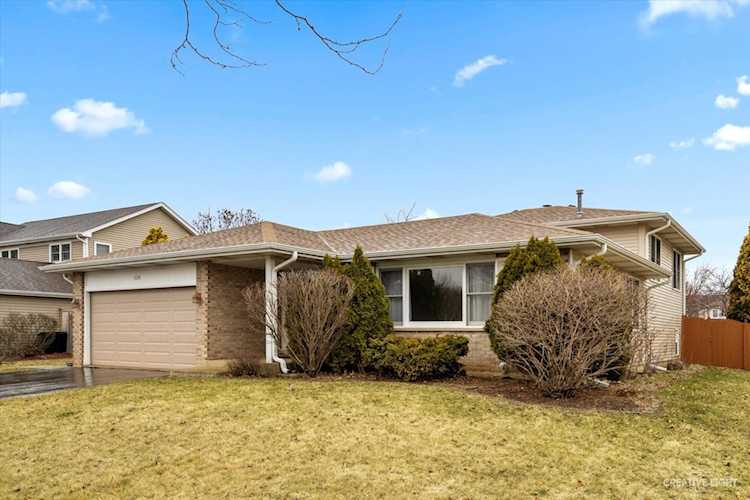 1724 Apple Valley Rd Bolingbrook, IL 60490
