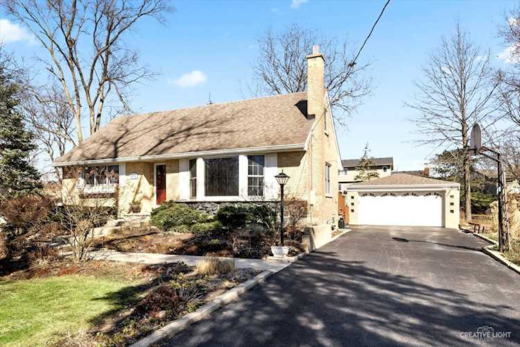 892 Bemis Rd Glen Ellyn, IL 60137