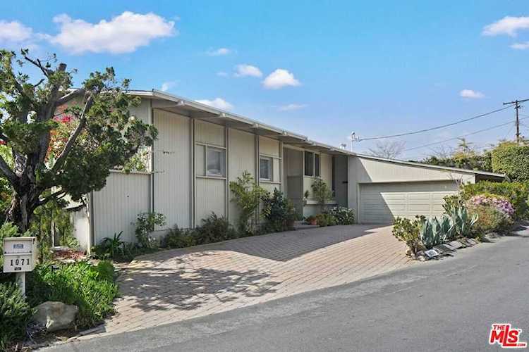 1071 N Kenter Ave Los Angeles, CA 90049