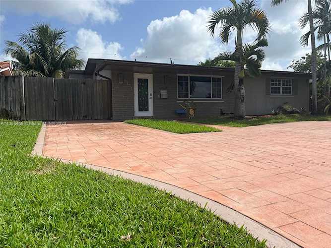 8131 NW 11th St Pembroke Pines, FL 33024