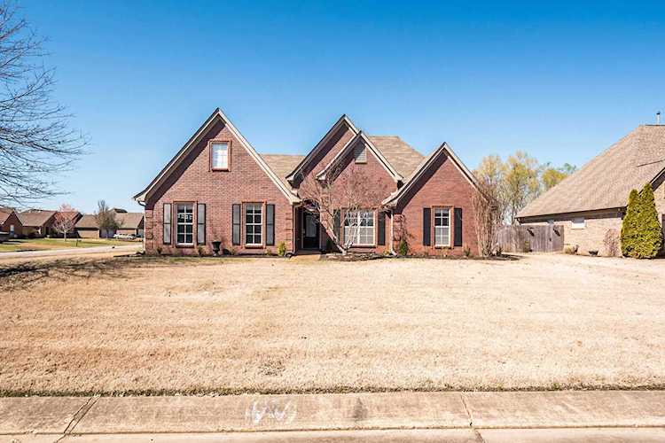 10 Caitlyn Geneva Cv Oakland, TN 38060
