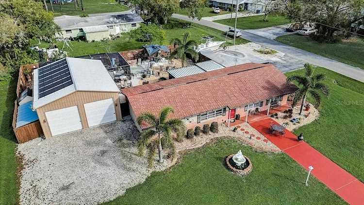 201 W College Ave Ruskin, FL 33570