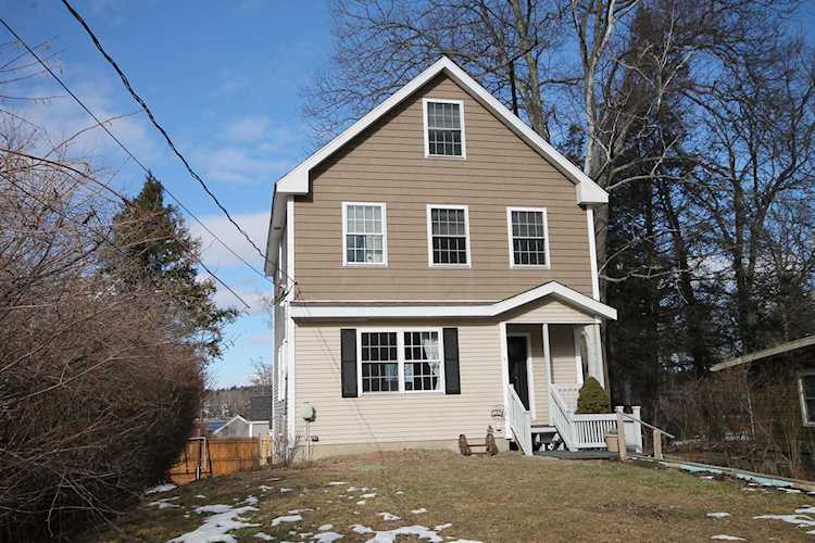 5 Lakeview St Salem, NH 03079 | MLS 4942231 Photo 1