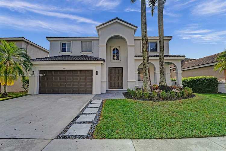 842 Hawthorn Ter Weston, FL 33327