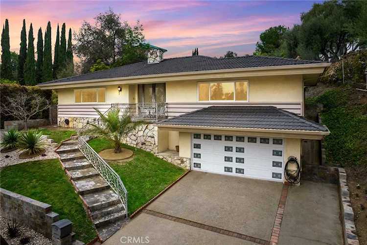 1415 E Mountain St Glendale, CA 91207