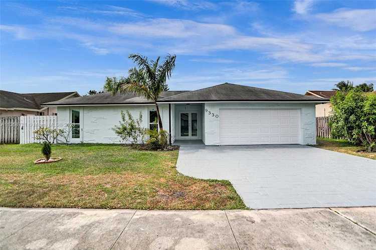 9330 NW 48th St Sunrise, FL 33351