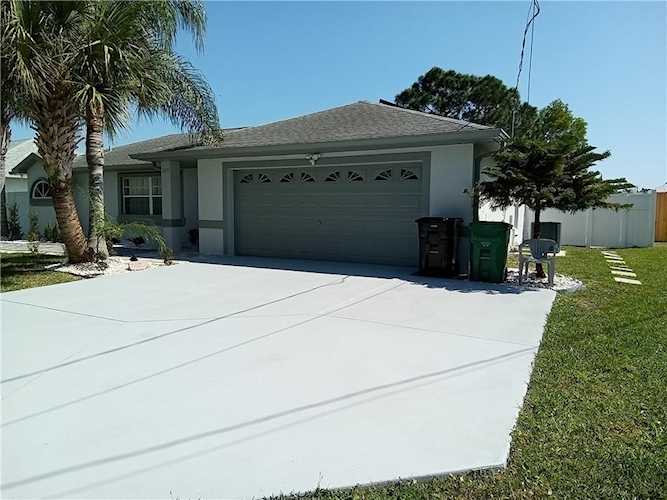 2471 SE Leithgow St Port Saint Lucie, FL 34952
