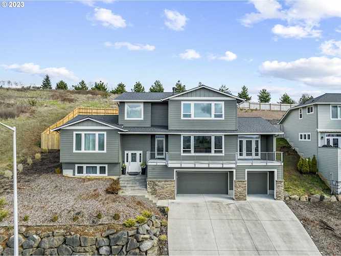 249 Curtis DR Longview, WA 98632
