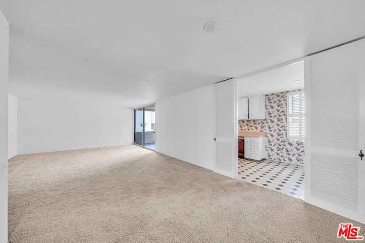 5301 Balboa Blvd #L12 Encino, CA 91316